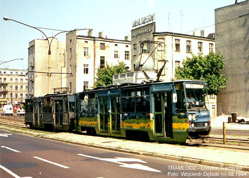 Sk�ad 2 x Konstal 805Na #2389+2388 [2], 06.1994r. ul. Zachodnia/ Pr�chnika. Foto: Wojciech D�bski (c)