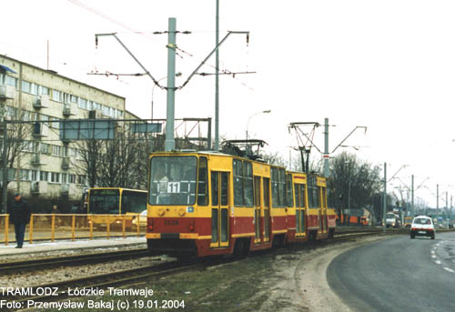 Sk�ad 2 x Konstal 805Na #3341+3326 [11], w dniu 19.01.2004r., Rondo Lotnik�w Lwowskich/ ul. Pabianicka. Foto: Przemys�aw Bakaj (c)