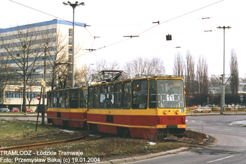 Sk�ad 2 x Konstal 805Na #3341+3326 [11], w dniu 19.01.2004r., Rondo Lotnik�w Lwowskich/ ul. Pabianicka. Foto: Przemys�aw Bakaj (c)