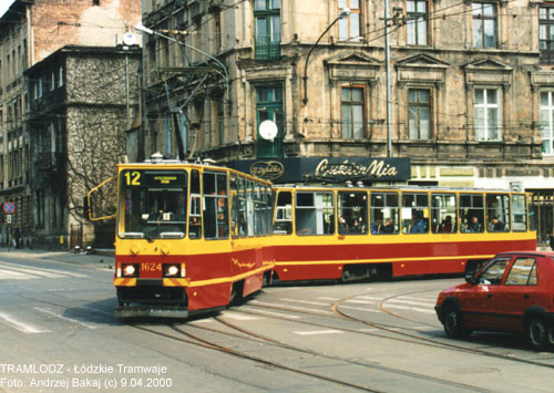 Sk�ad 2 x Konstal 805Na #1624+1625 [12], w dniu 9.04.2000r. ul. Zielona/ Gda�ska. Foto: Andrzej Bakaj (c)