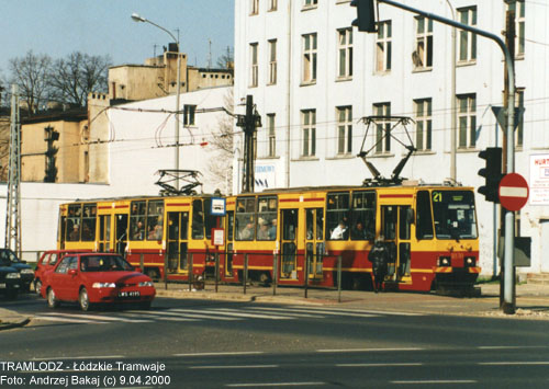 Sk�ad 2 x Konstal 805Na #1838+1839 [21], w dniu 9.04.2000r. ul. Przybyszewskiego/ Al. Rydza-�mig�ego. Foto: Andrzej Bakaj (c)
