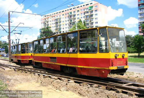 Sk�ad 2 x Konstal 805Na #2236+2237 [14], 3.07.2005r. Al. Rydza-�mig�ego. Foto: Tomasz G�az (c)