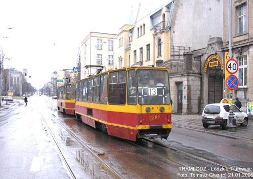 Sk�ad 2 x Konstal 805Na #2286+2287 [13], 21.01.2005r. ul. Narutowicza/ Plac D�browskiego. Foto: Tomasz G�az (c)