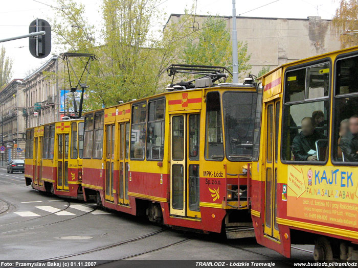 Sk�ad 3 x Konstal 805Na #1712+1738+1729 [15], w dniu 1.11.2007r., ul. Pomorska/ Kili�skiego. Foto: Przemys�aw Bakaj (c)