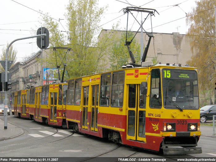 Sk�ad 3 x Konstal 805Na #3023+3025+3026 [15], w dniu 1.11.2007r., ul. Pomorska/ Kili�skiego. Foto: Przemys�aw Bakaj (c)