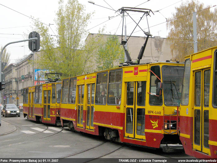 Sk�ad 3 x Konstal 805Na #3023+3025+3026 [15], w dniu 1.11.2007r., ul. Pomorska/ Kili�skiego. Foto: Przemys�aw Bakaj (c)