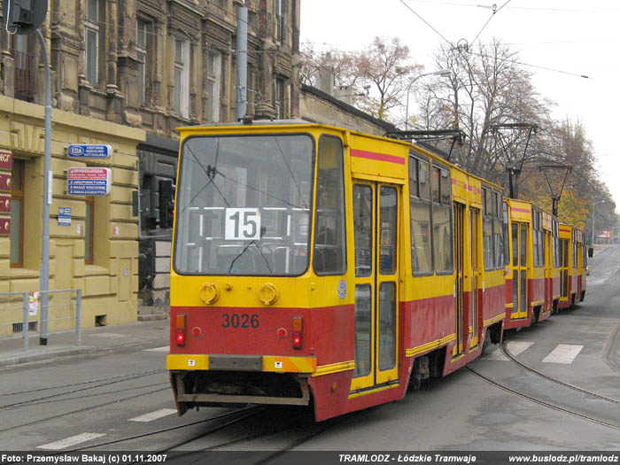 Sk�ad 3 x Konstal 805Na #3023+3025+3026 [15], w dniu 1.11.2007r., ul. Pomorska/ Kili�skiego. Foto: Przemys�aw Bakaj (c)