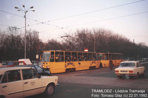 Sk�ad 2 x Konstal 805Na #1001+1002 [22], w dniu 22.01.1992r. ul. P�nocna/Nowomiejska. Foto: Tomasz G�az (c)