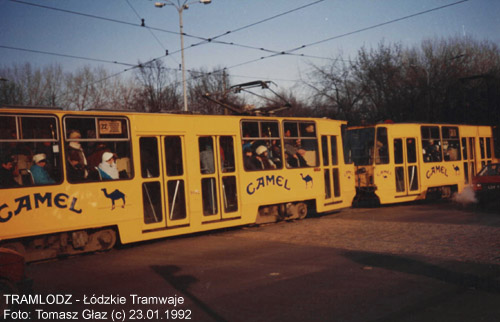 Sk�ad 2 x Konstal 805Na #1011+1012 [22], w dniu 23.01.1992r. ul. P�nocna/Nowomiejska. Foto: Tomasz G�az (c)